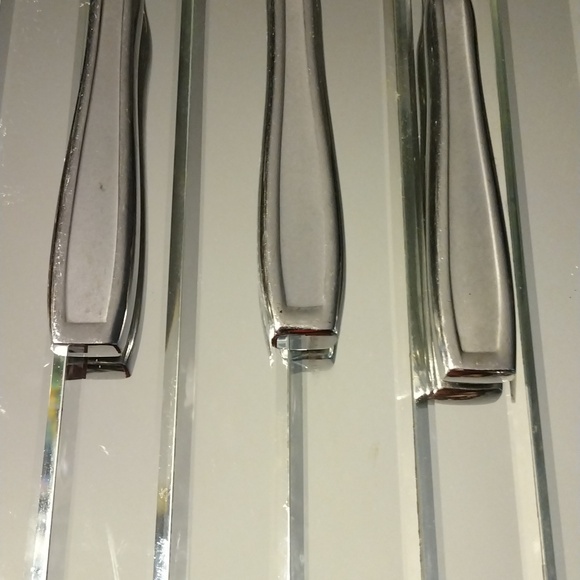 Utensils for Dinnerware - Picture 3 of 12